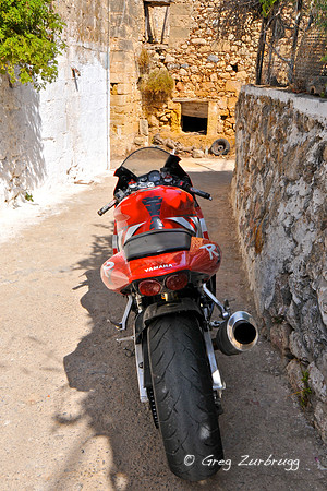 How to get around in the small village alleys.